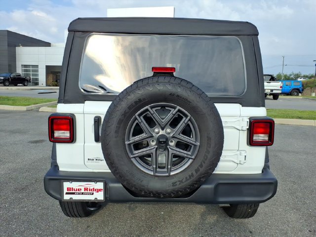 Used 2026 Jeep Wrangler Unlimited Sport AWD/4WD image 7
