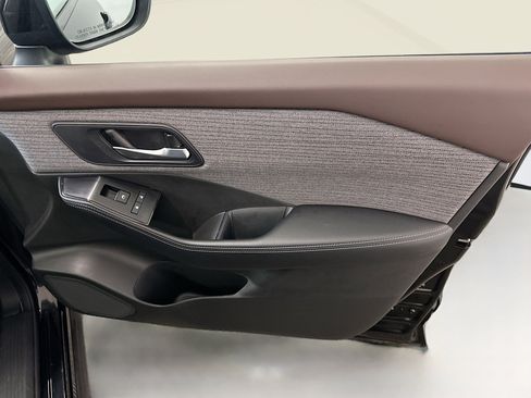 Used 2023 Nissan Rogue SV image 32