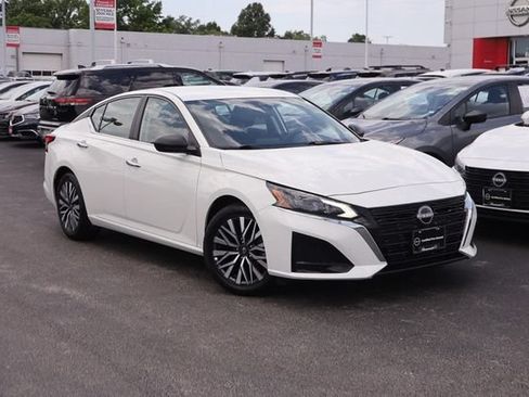 Certified 2025 Nissan Altima 2.5 SV FWD image 2