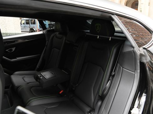 Used 2021 Lamborghini Urus image 12