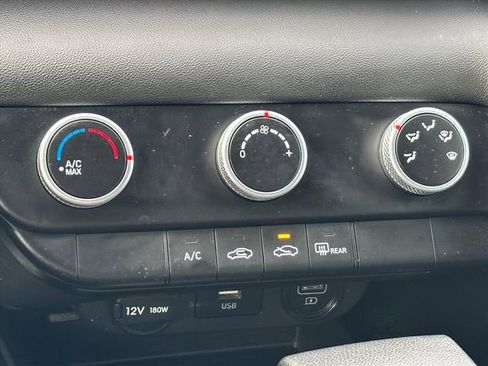 Used 2023 Hyundai Elantra SE image 16