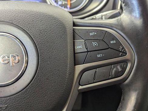 Used 2020 Jeep Cherokee Limited image 39