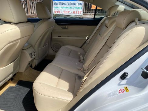 Used 2014 Lexus ES 350 w/ Luxury Package FWD image 9