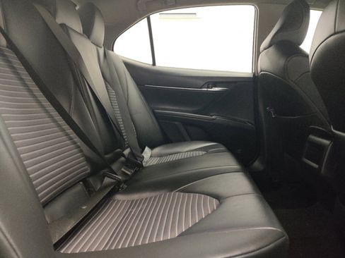 Used 2021 Toyota Camry SE image 19