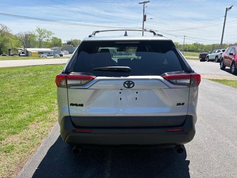 Used 2020 Toyota RAV4 XLE w/ Convenience Package image 3