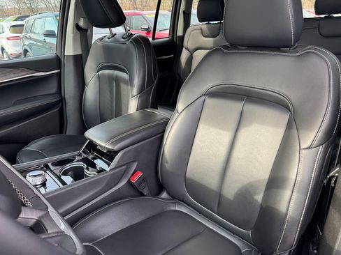 Used 2023 Jeep Grand Cherokee Limited w/ Black Appearance Package image 20