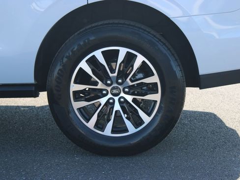 Used 2025 Ford Expedition Platinum AWD/4WD image 19