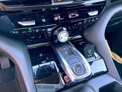 Used 2024 Acura MDX FWD image 31