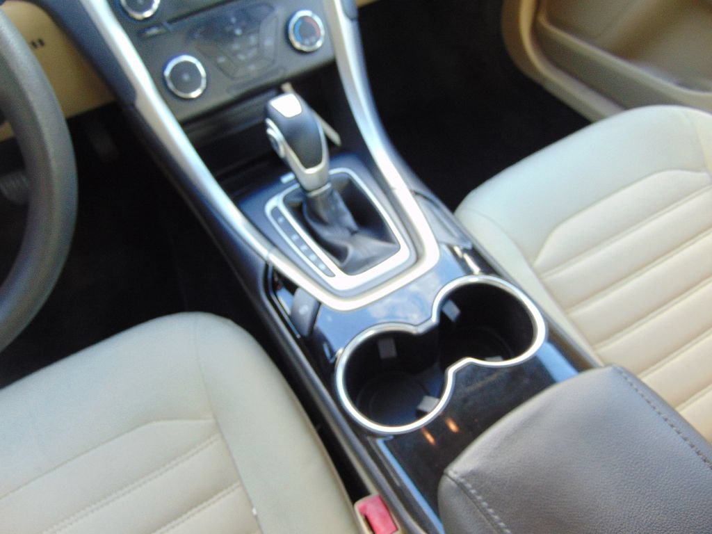 Used 2015 Ford Fusion SE FWD image 19