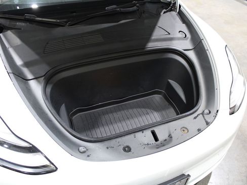 Used 2021 Tesla Model Y Long Range image 36