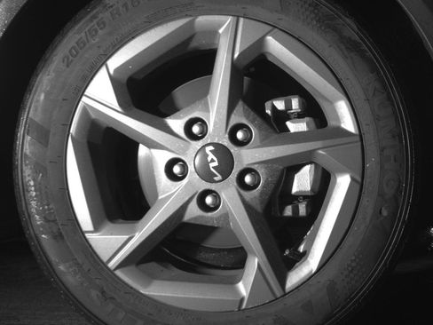 Used 2025 Kia K4 LXS image 13