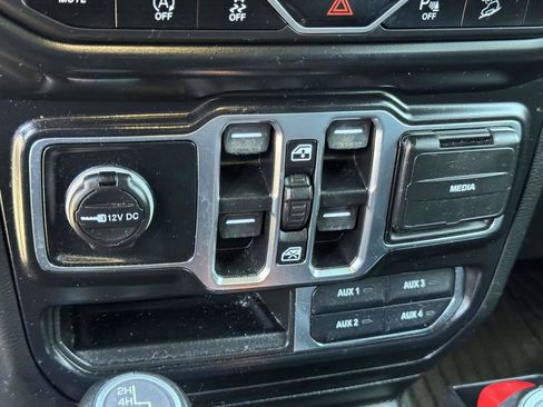 Used 2021 Jeep Wrangler Unlimited Sahara image 9