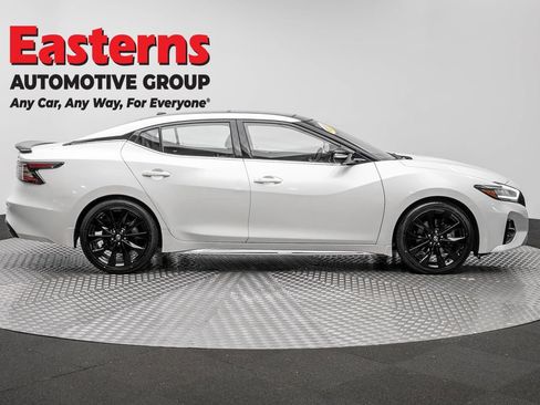 Used 2023 Nissan Maxima SR w/ Sport Mat Group FWD image 4