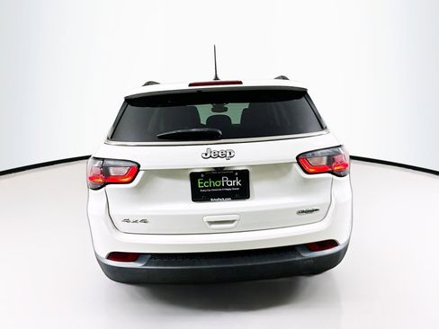 Used 2022 Jeep Compass Latitude w/ Sun and Sound Group AWD/4WD image 7