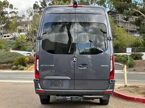 Used 2024 Mercedes-Benz Sprinter 2500 image 4