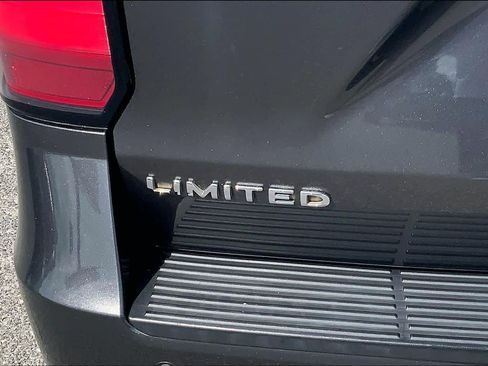 Used 2018 Ford Expedition Limited RWD image 10