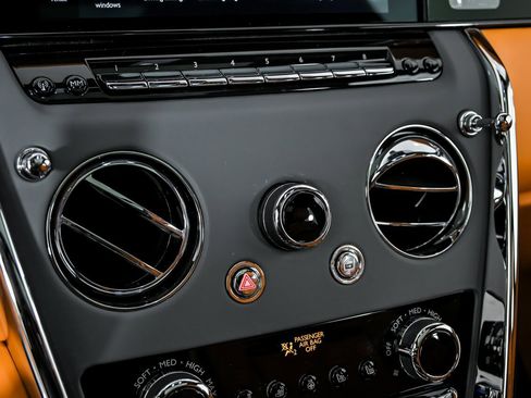 Used 2025 Rolls-Royce Cullinan image 39