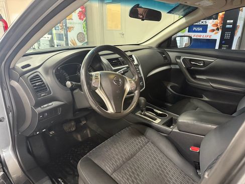 Used 2017 Nissan Altima 2.5 SV FWD image 9