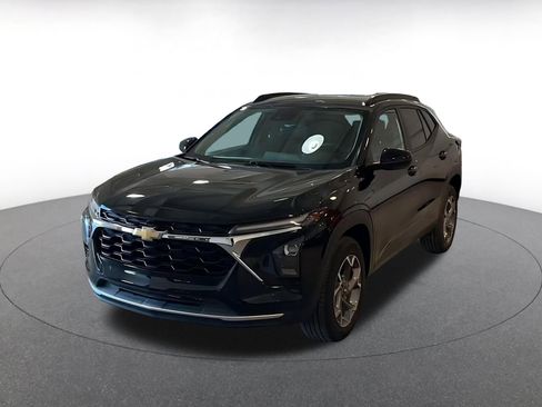 Used 2025 Chevrolet Trax LT w/ LT Convenience Package image 7