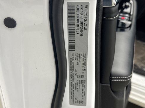 Used 2023 Jeep Grand Cherokee Overland w/ MOPAR Finishing Package image 11