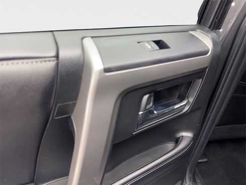 Used 2018 Toyota 4Runner 2WD image 38