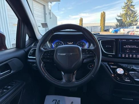 Used 2018 Chrysler Pacifica Touring-L w/ Premium Audio Group image 23