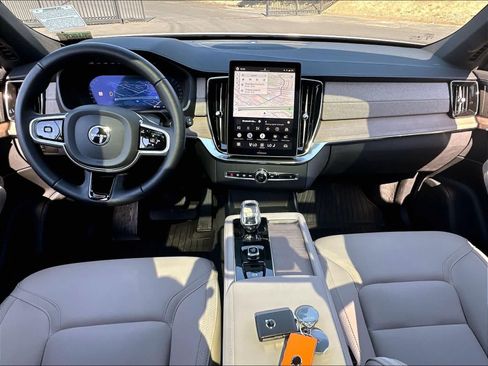 Used 2026 Volvo XC90 B6 Plus w/ Protection Package Premier AWD/4WD image 18