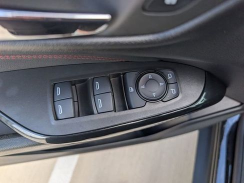 Used 2025 Chevrolet Trax RS w/ Sunroof Package FWD image 21