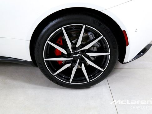 Used 2020 Aston Martin DB11 Volante RWD image 31