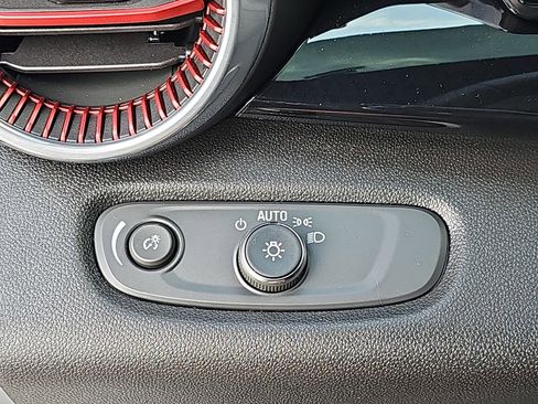 Used 2025 Chevrolet Trax RS w/ Driver Confidence Package image 30