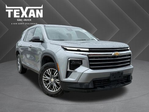 Used 2024 Chevrolet Traverse LT FWD image 1