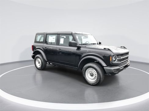 New 2025 Ford Bronco 4-Door image 2