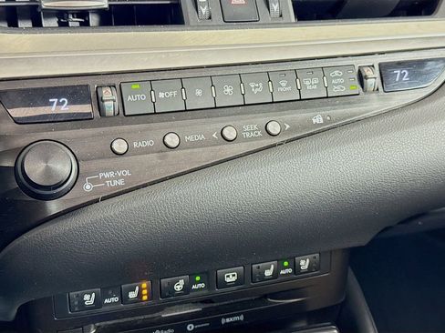 Used 2019 Lexus ES 350 350 Luxury w/ Accessory Package image 16