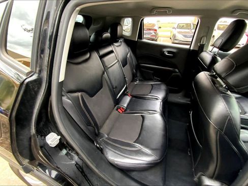 Used 2017 Jeep Compass Latitude image 19