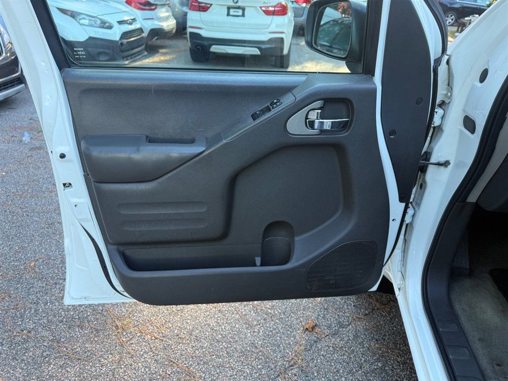 Used 2018 Nissan Frontier SV AWD/4WD image 13