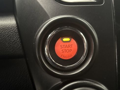 Used 2021 Nissan Titan PRO-4X w/ Pro-4x Convenience Package image 22