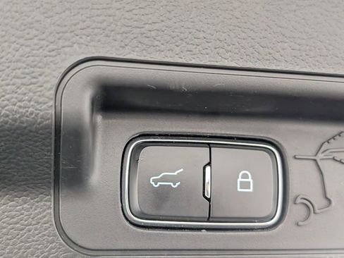 Used 2023 Ford Explorer XLT RWD image 31
