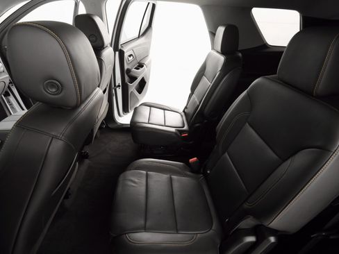 Used 2020 Chevrolet Traverse Premier image 28