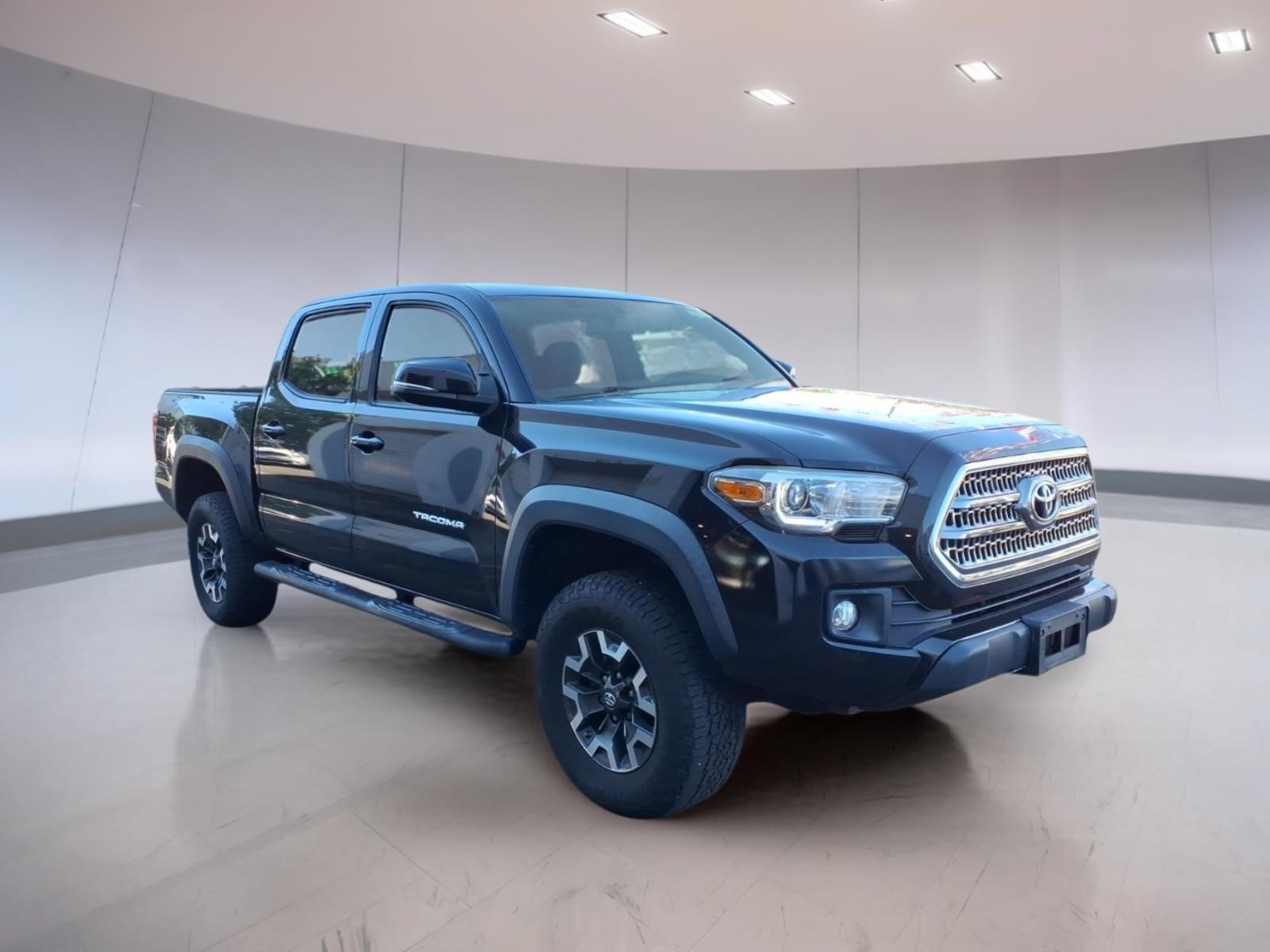 Used 2017 Toyota Tacoma TRD Off-Road w/ Exterior Package AWD/4WD image 1
