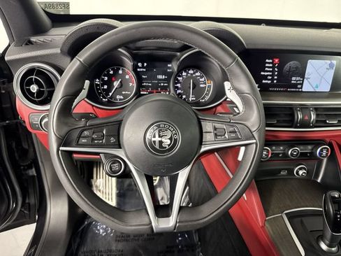 Used 2018 Alfa Romeo Stelvio Ti Sport AWD/4WD image 12