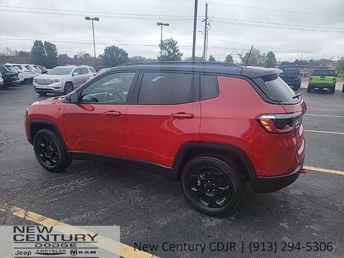 Used 2023 Jeep Compass Trailhawk image 6