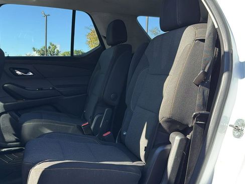 Used 2020 Chevrolet Traverse LT image 17