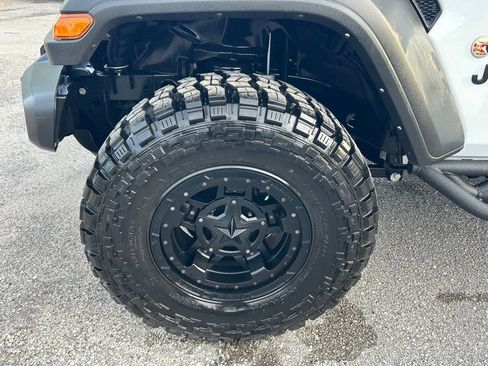 Used 2022 Jeep Wrangler Sport AWD/4WD image 19
