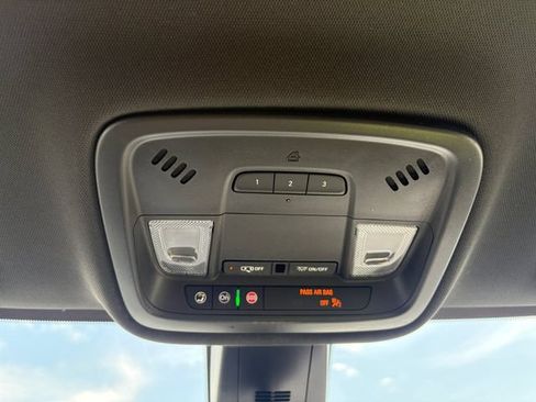 Used 2023 Chevrolet Traverse LT FWD image 23