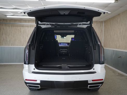 Used 2025 Cadillac Escalade Premium Luxury AWD/4WD image 44