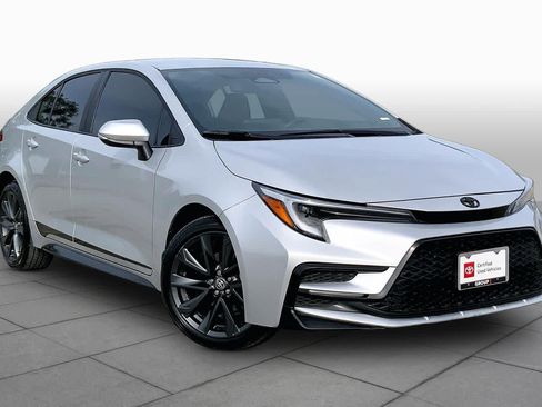Used 2026 Toyota Corolla SE FWD image 3