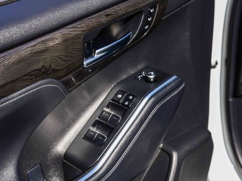 Used 2024 Toyota Highlander Limited image 26