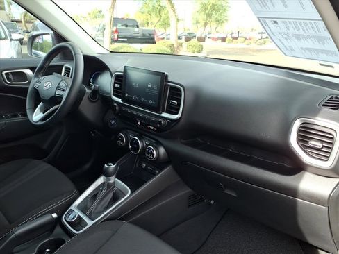 Certified 2025 Hyundai Venue SEL image 11