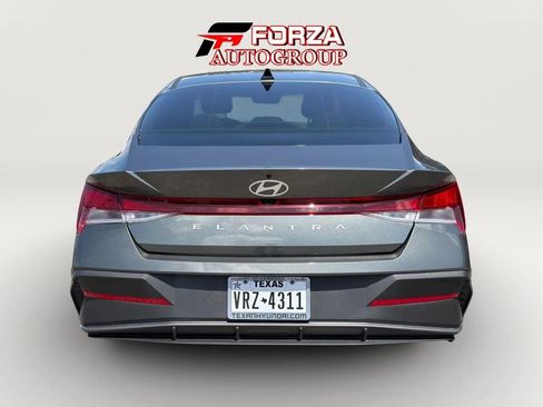 Used 2024 Hyundai Elantra SEL FWD image 5
