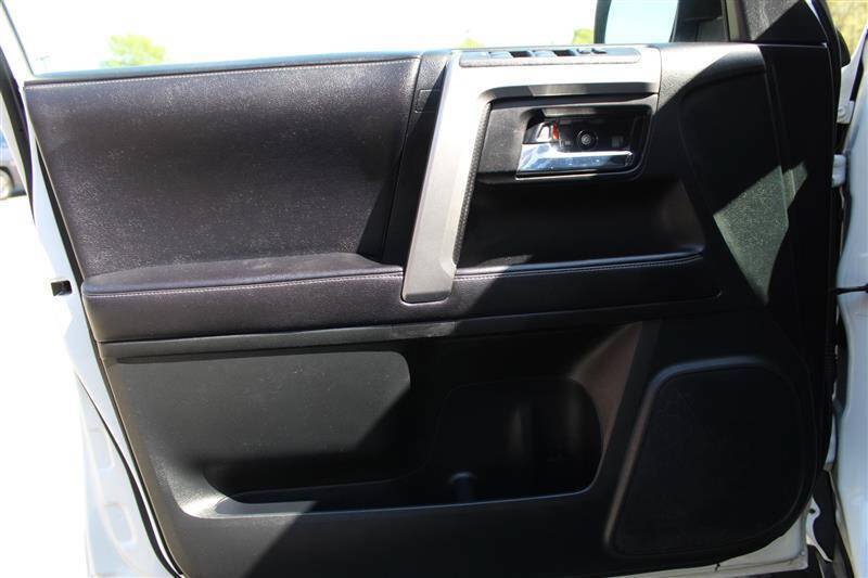Used 2016 Toyota 4Runner SR5 AWD/4WD image 12